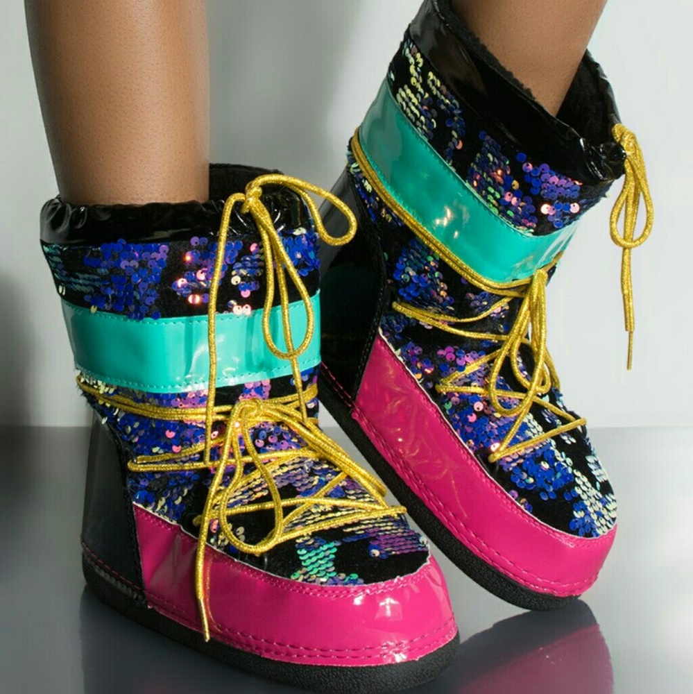 NEW MOON BOOTS BY CAPE ROBBIN